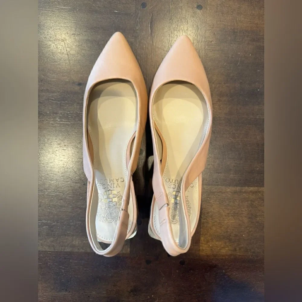 VINCE CAMUTO beige/cream heel shoe